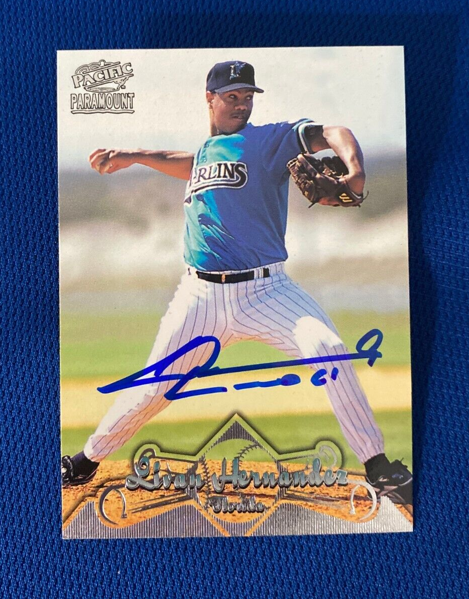 1998 PACIFIC PARAMOUNT LIVAN HERNANDEZ MARLINS AUTOGRAPH SIGNED CARD #160 W/COA