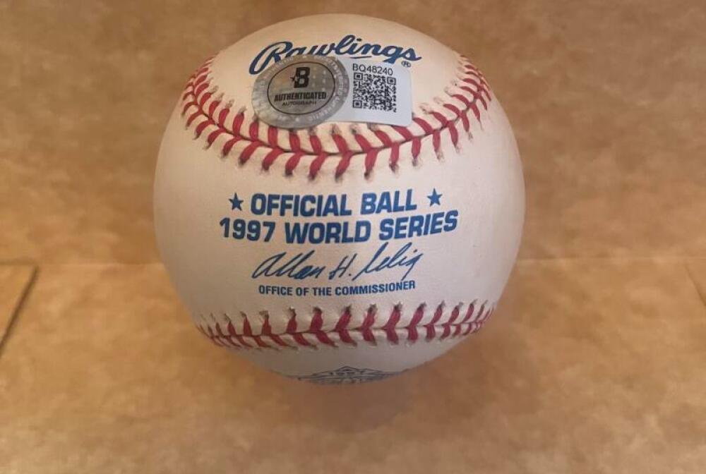 LIVAN HERNANDEZ 1997 WS MVP SIGNED 1997 W.S. BASEBALL BECKETT AUTH 
