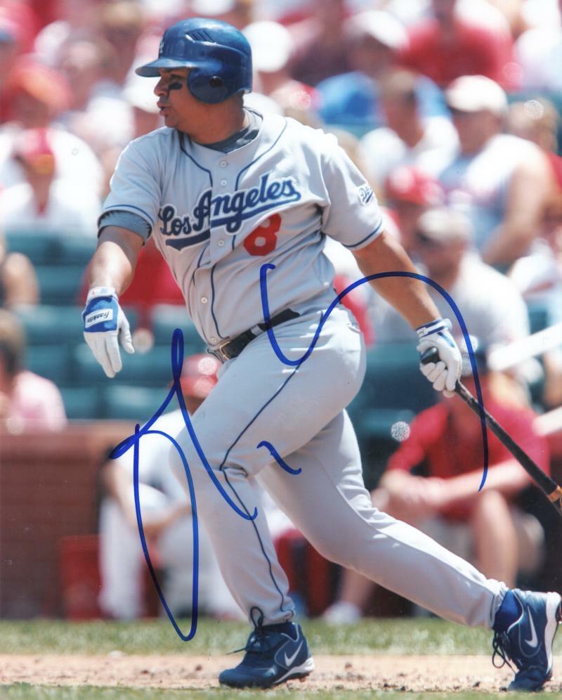 OLMEDO SAENZ LOS ANGELES DODGERS  SIGNED AUTOGRAPHED 8X10 PHOTO W/ COA