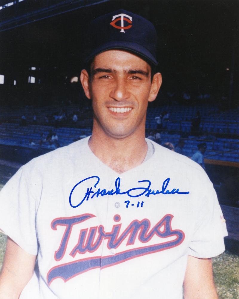 FRANK QUILICI MINNESOTA TWINS POSED SIGNED AUTOGRAPHED 8X10 PHOTO W/COA
