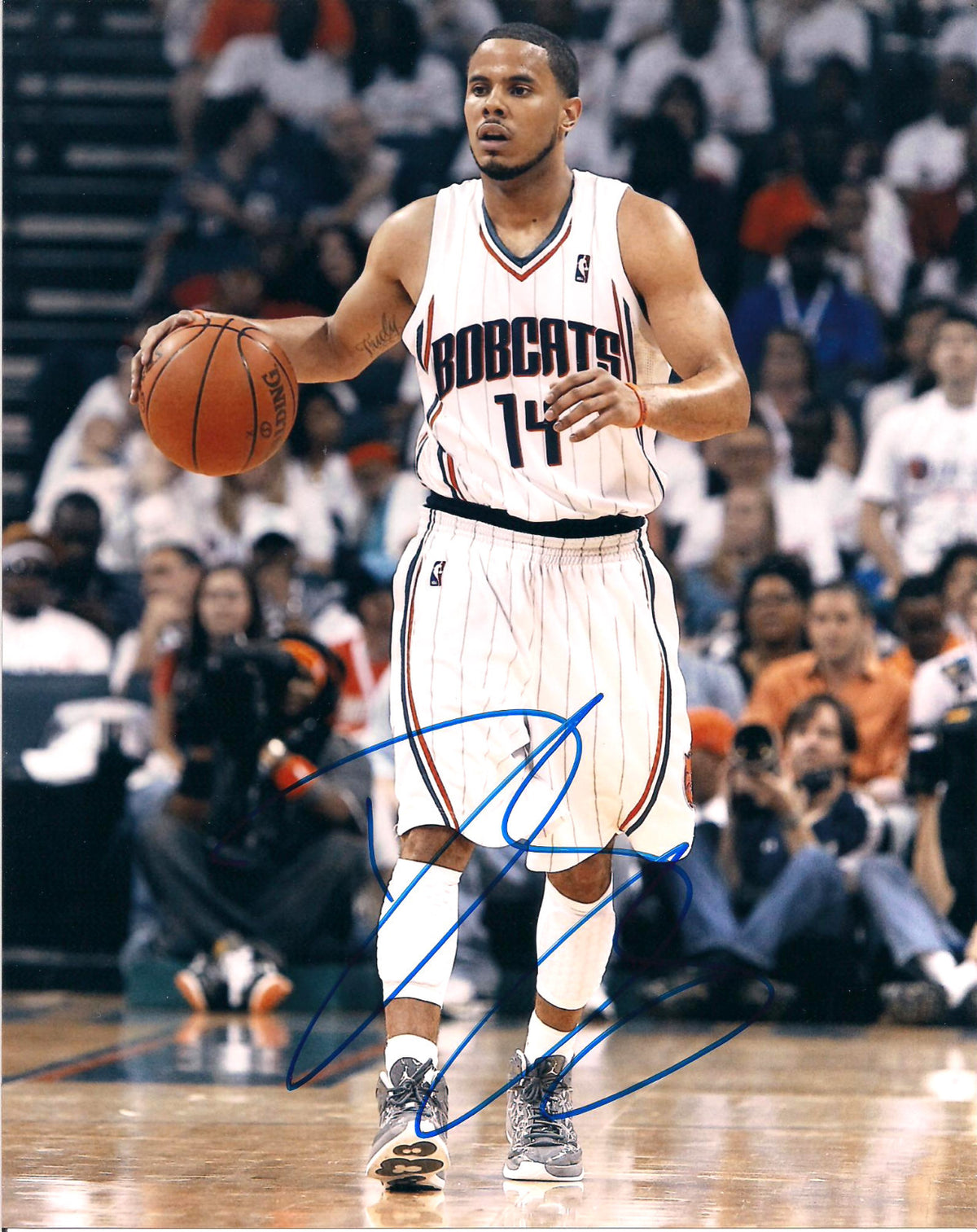 D.J. AUGUSTINE CHARLOTTE BOBCATS AUTOGRAPHED SIGNED 8X10 PHOTO W/COA