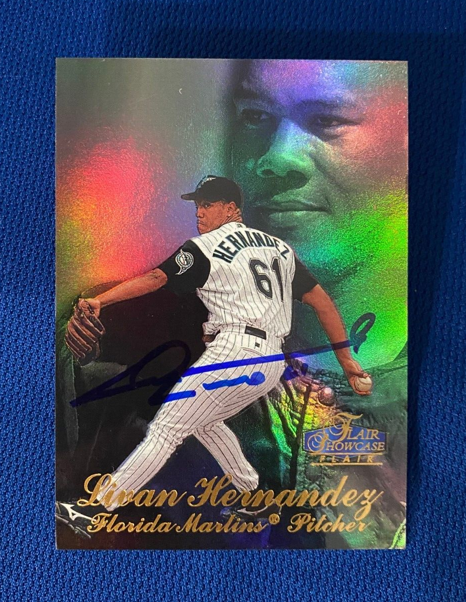 1998 FLAIR SHOWCASE LIVAN HERNANDEZ MARLINS AUTOGRAPHED SIGNED CARD #16 W/COA