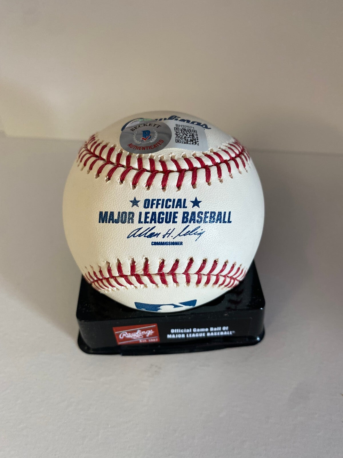ANDREW BAILEY 09 AL ROY SIGNED AUTOGRAPHED M.L BASEBALL BECKETT AUTH