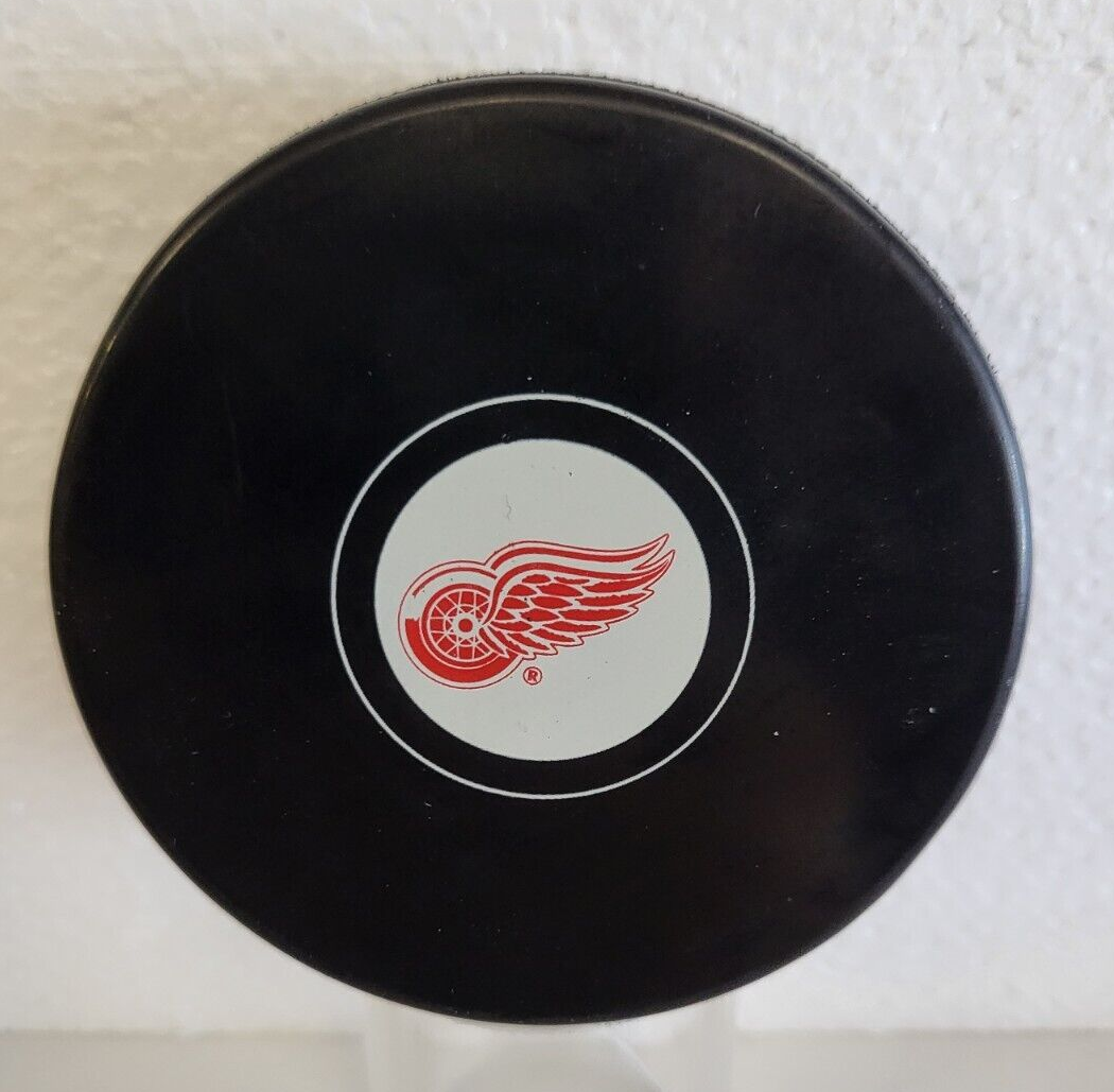 NHL HOCKEY DETROIT RED WINGS OFFICIAL TEAM LOGO PUCK