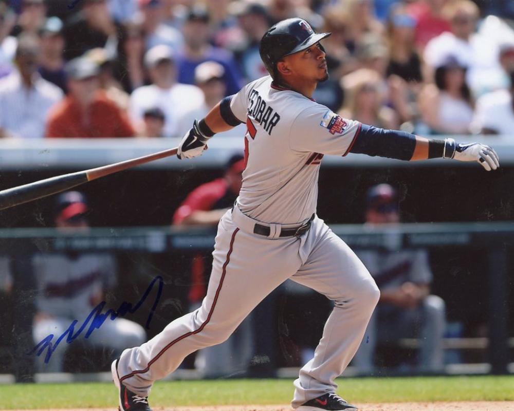 EDUARDO ESCOBAR MINNESOTA TWINS  SIGNED AUTOGRAPHED 8X10 PHOTO W/COA