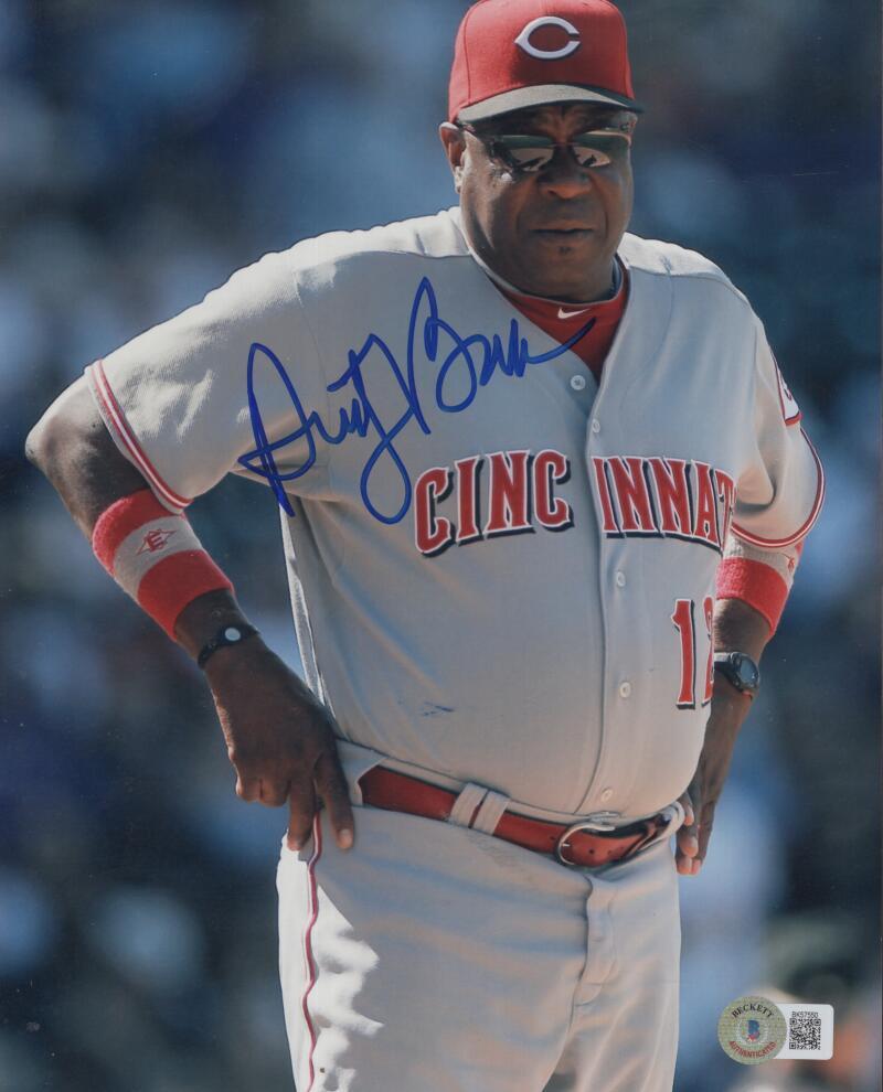 DUSTY BAKER REDS  SIGNED AUTOGRAPHED 8X10 PHOTO BECKETT BK57550