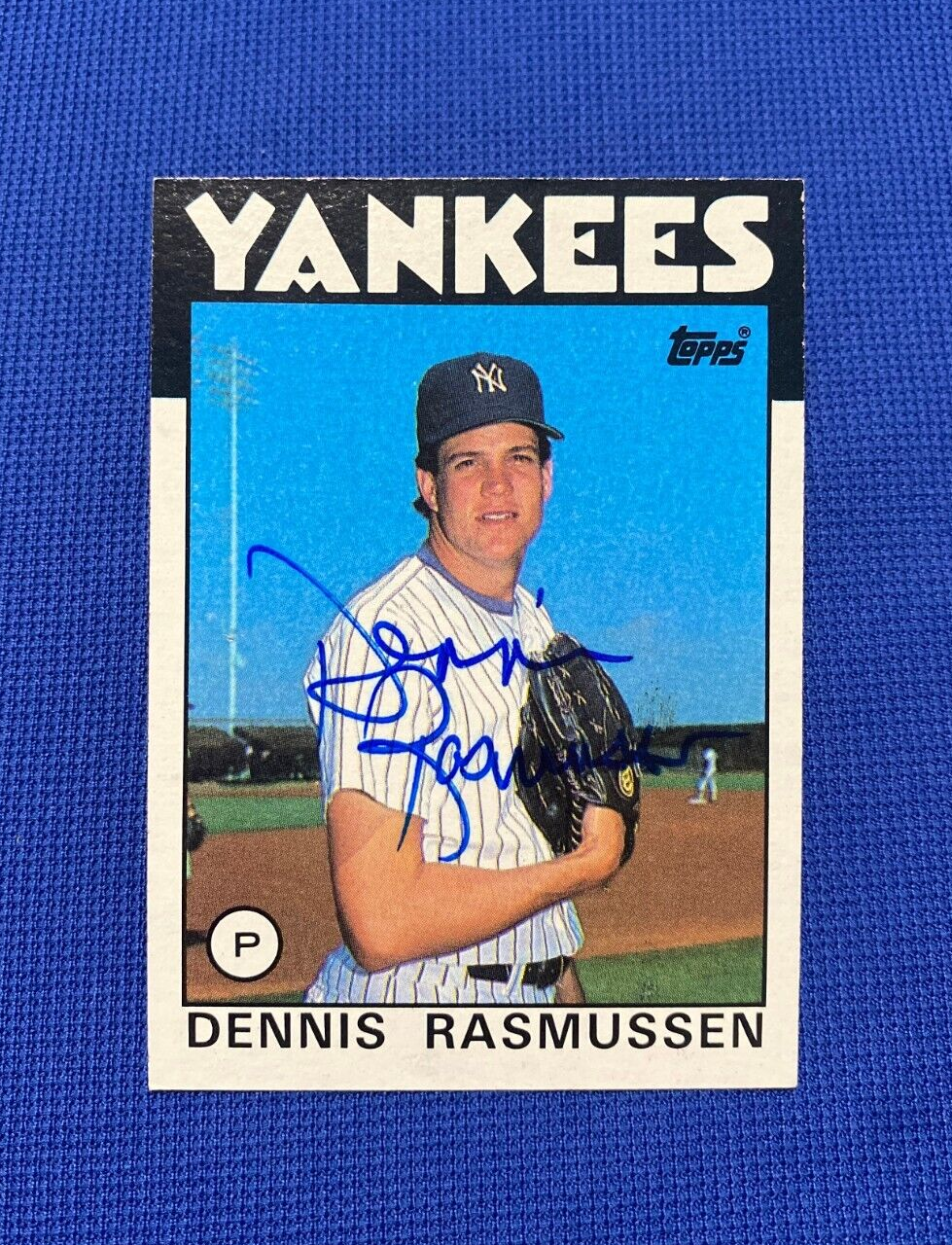 1986 TOPPS DENNIS RASMUSSEN NY YANKEES SIGNED AUTOGRAPHED AUTO #301 CARD W/COA