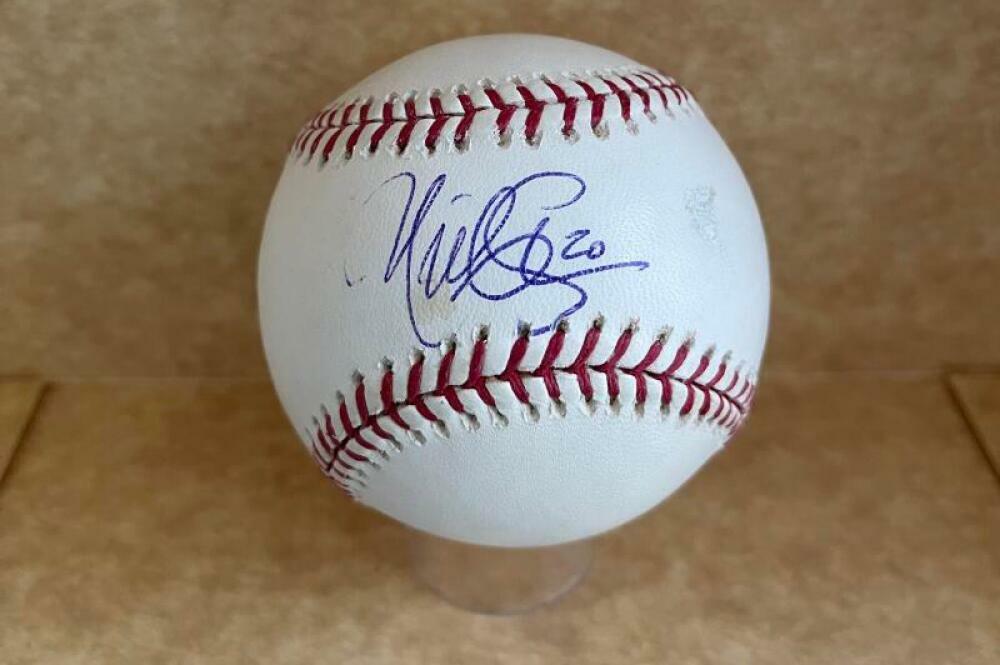 MIKE GALLEGO YANKEES/A'S SIGNED AUTOGRAPHED M.L. BASEBALL BAS BA2601