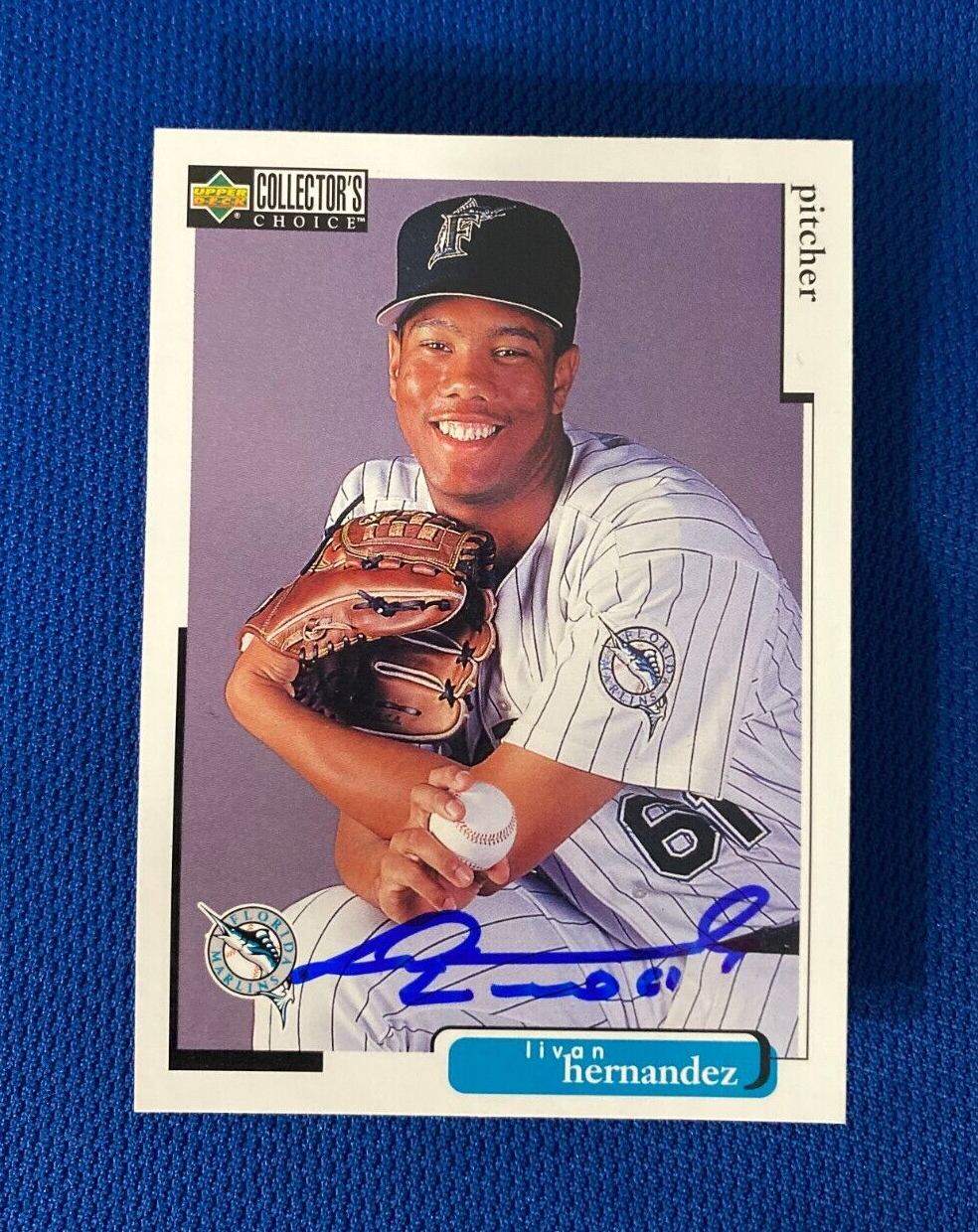1998 UD COLLECTORS CHOICE LIVAN HERNANDEZ MARLINS AUTO SIGNED CARD #99 W/COA *
