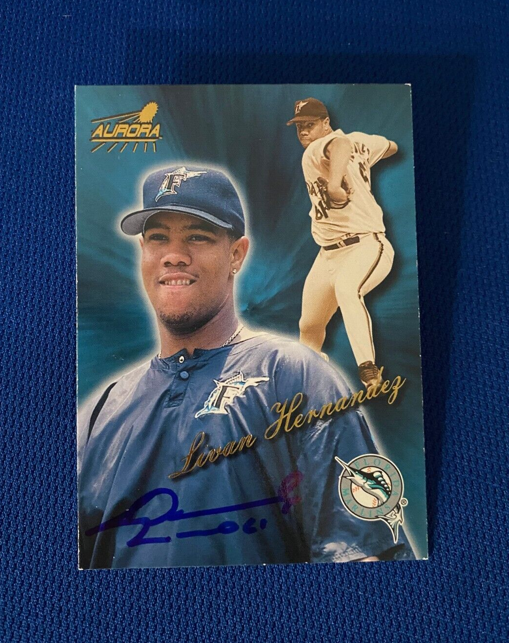1999 AURORA LIVAN HERNANDEZ FL MARLINS AUTOGRAPHED SIGNED CARD #75 W/COA