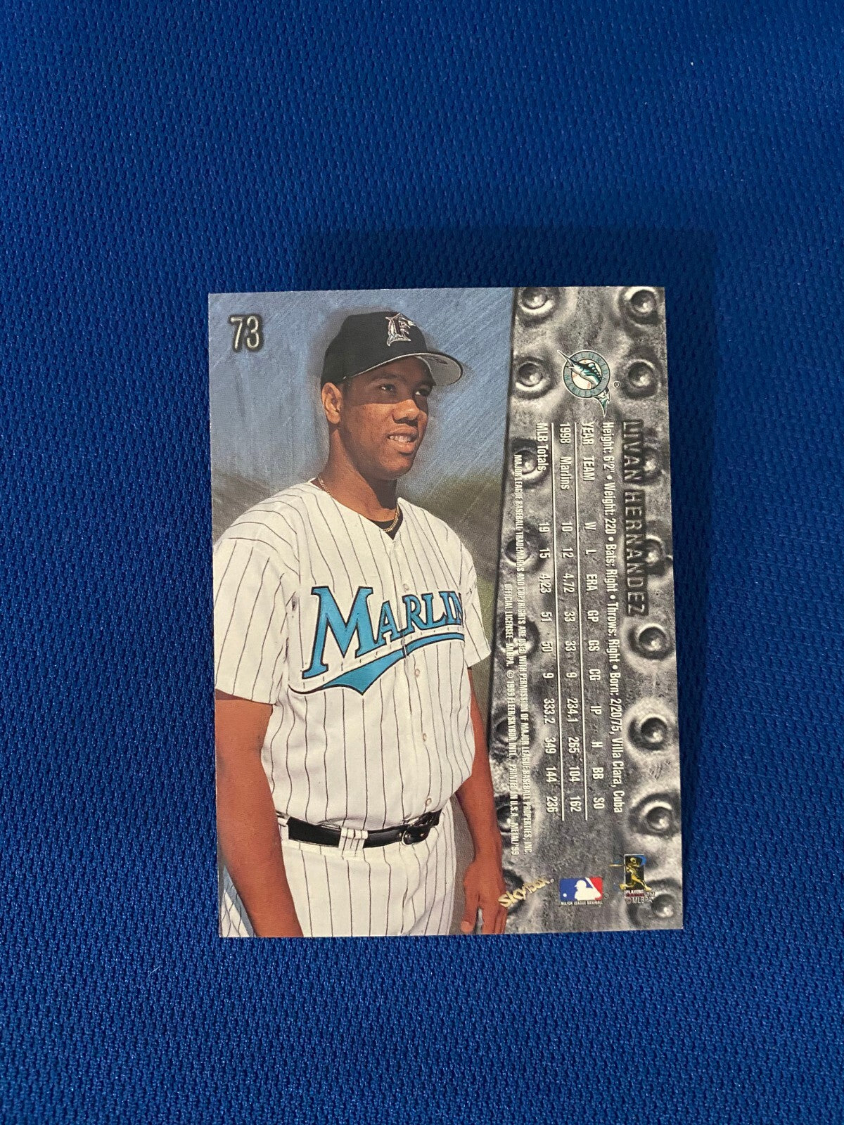 1999 FLEER METAL LIVAN HERNANDEZ FL MARLINS AUTOGRAPH SIGNED CARD #73 W/COA