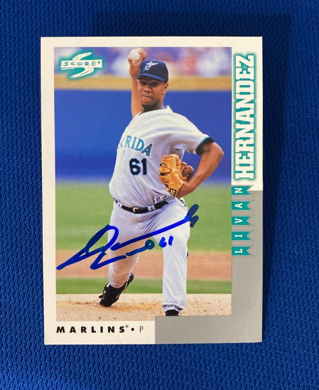 1998 SCORE LIVAN HERNANDEZ FLORIDA MARLINS AUTOGRAPHED SIGNED CARD #197 W/COA