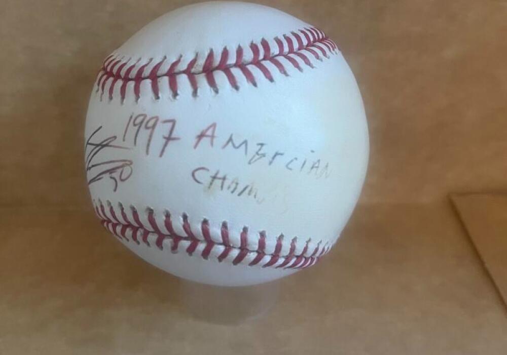 JULIAN TAVAREZ INDIANS 97 AL CHAMPS  SIGNED AUTOGRAPHED M.L. BASEBALL BECKETT AU