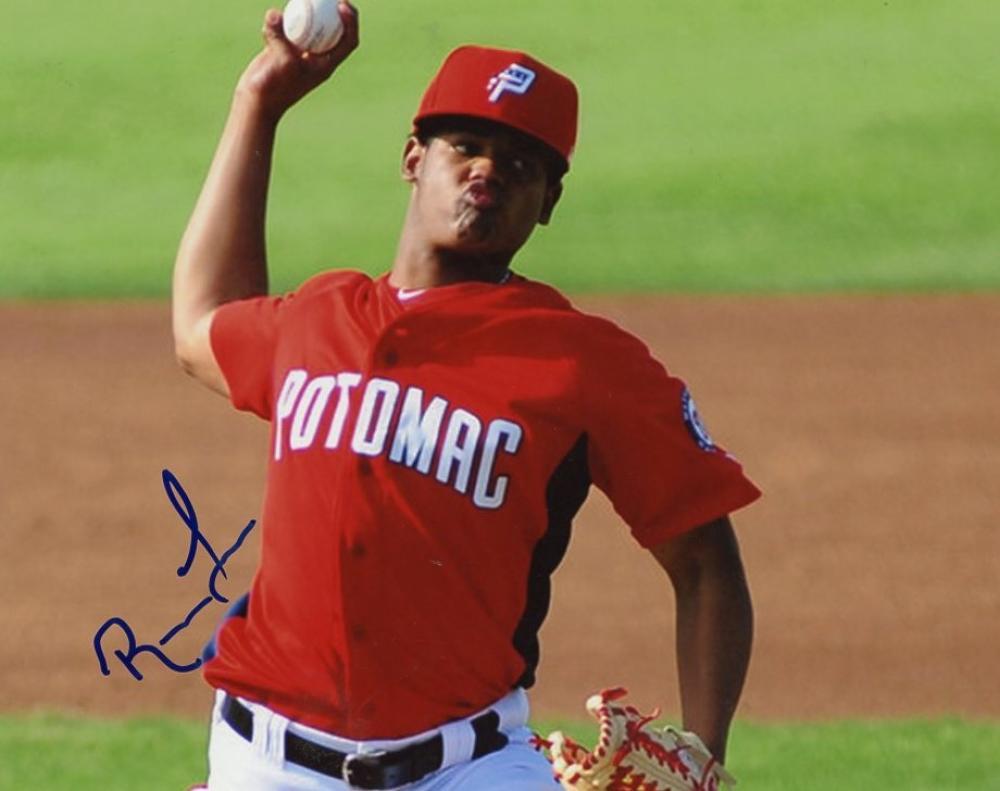 REYNALDO LOPEZ POTOMAC/ NATIONALS SIGNED AUTOGRAPHED 8X10 PHOTO W/COA