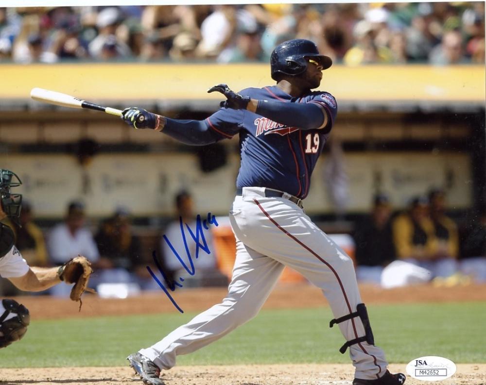 KENNYS  VARGAS  MINNESOTA  TWINS  HORIZONTAL  SIGNED AUTOGRAPHED 8X10 PHOTO  JS