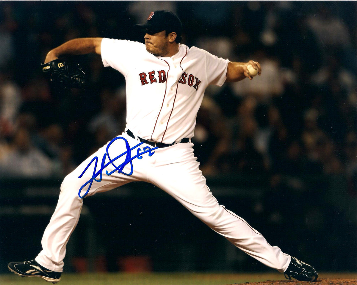 HUNTER JONES BOSTON RED SOX SIGNED AUTOGRAPHED 8X10 PHOTO W/COA