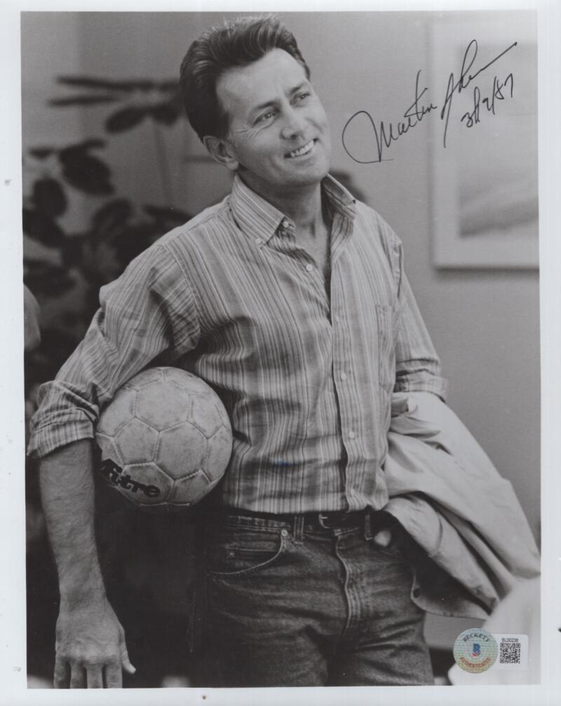 MARTIN SHEEN FAMOUS ACTOR SIGNED IN 1987 AUTOGRAPHED 8X10 PHOTO BECKETT BL00236