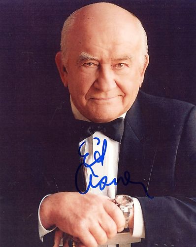 ED  ASNER  AWARD  WINNING  ACTOR   SIGNED 8X10 PHOTO