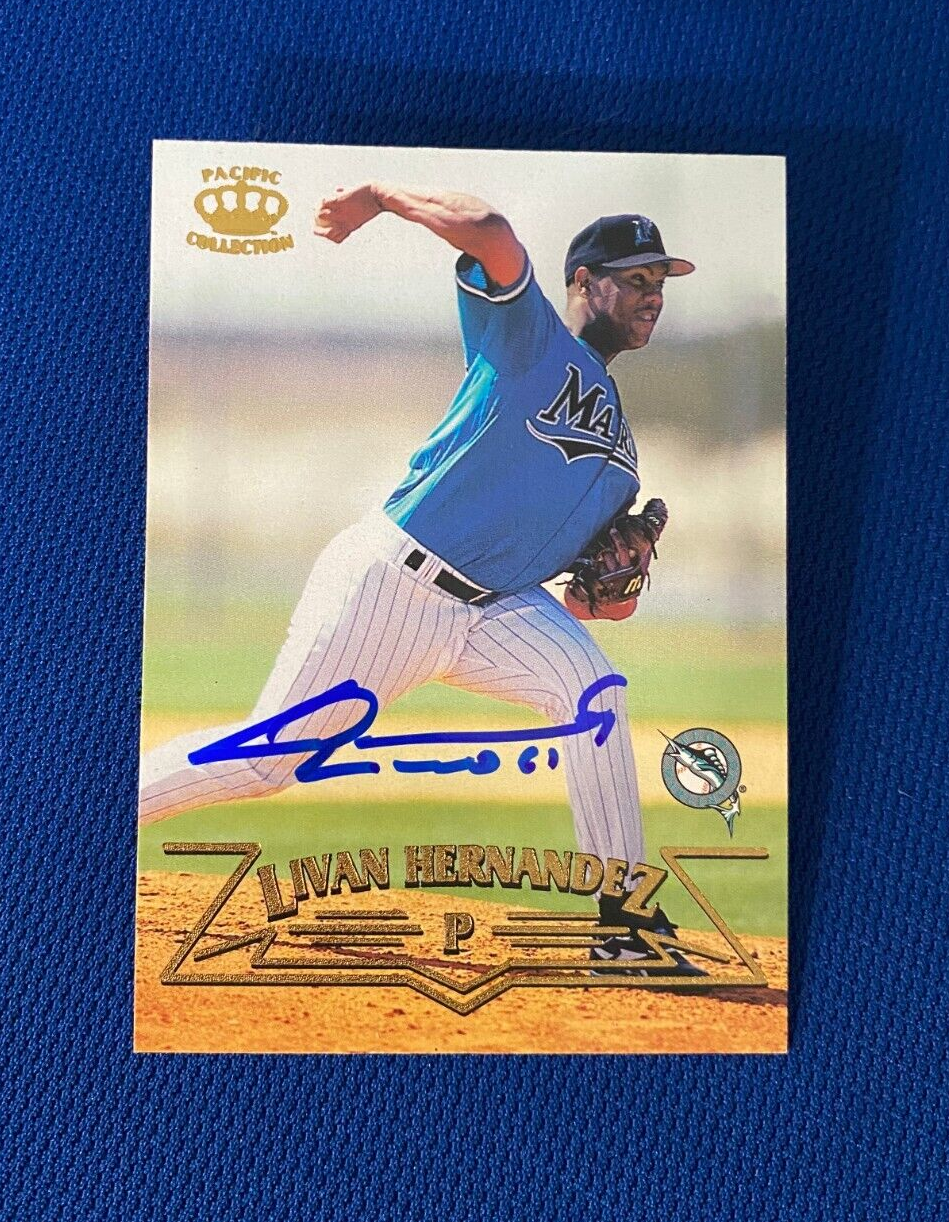 1998 PACIFIC LIVAN HERNANDEZ FL MARLINS AUTOGRAPHED SIGNED CARD #303 W/COA