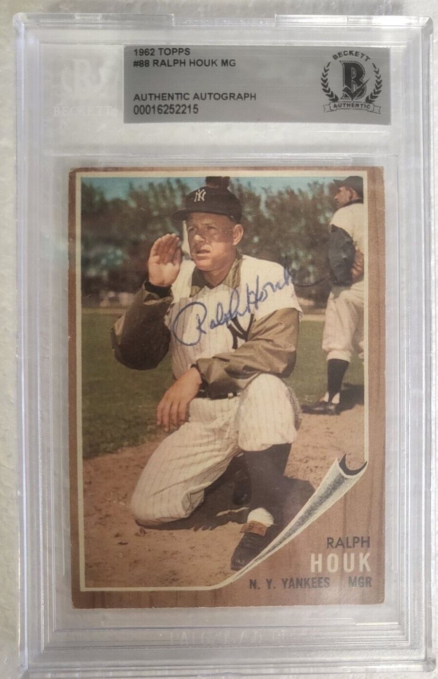 1962 TOPPS RALPH HOUK MG NEW YORK YANKEES SIGNED AUTO AUTOGRAPH #88 CARD BECKETT