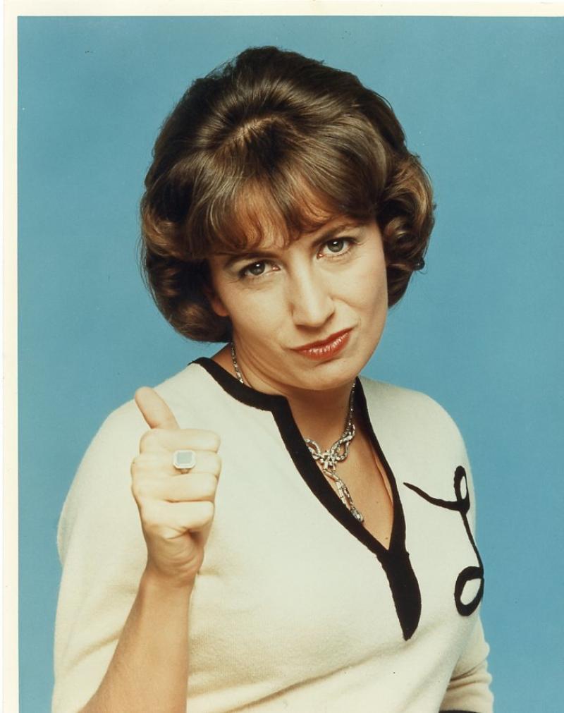 PENNY MARSHALL ACTRESS UNSIGNED 8X10 PHOTO