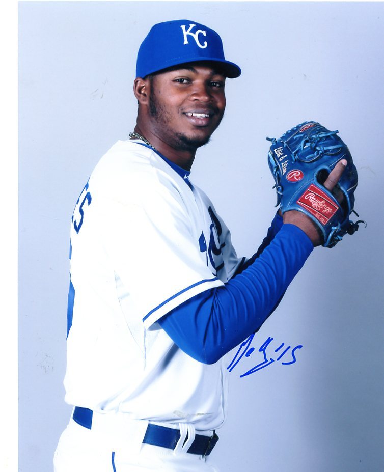 NOEL ARGUELLES POSED KANSAS CITY ROYALS SIGNED AUTOGRAPHED 8X10 PHOTO