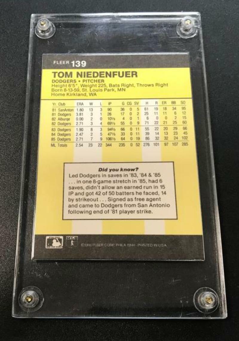 1986 FLEER TOM NIEDENFUER  SIGNED AUTOGRAPHED CARD W/CASE COA