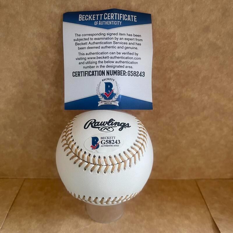 OMAR VIZQUEL INDIANS 11X GG SIGNED AUTOGRAPHED GOLD GLOVE AWARD BASEBALL BECKETT