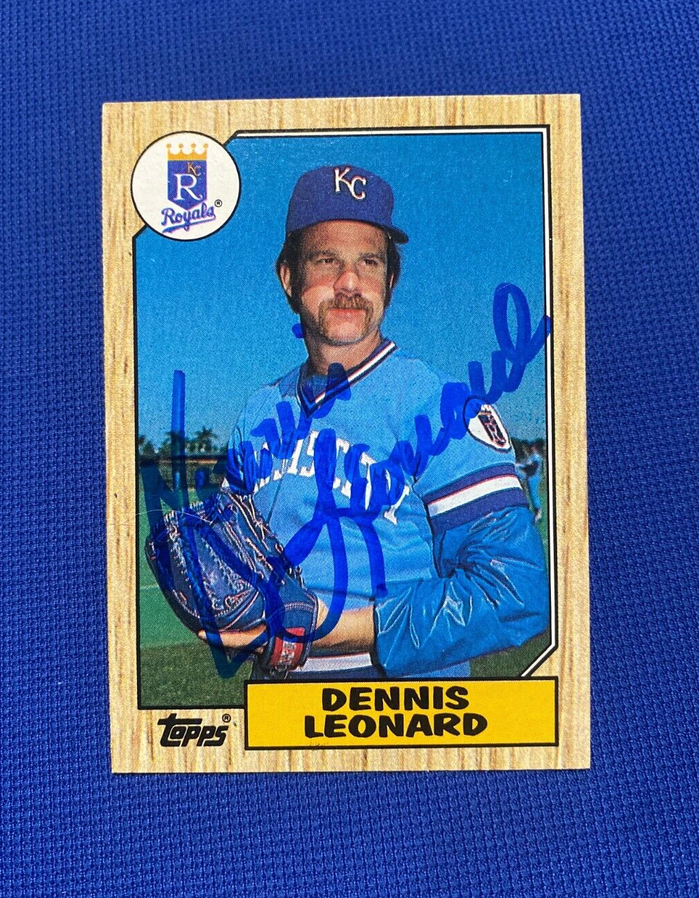 1987 TOPPS DENNIS LEONARD KANSAS CITY ROYALS SIGNED AUTOGRAPH CARD #38 W/COA