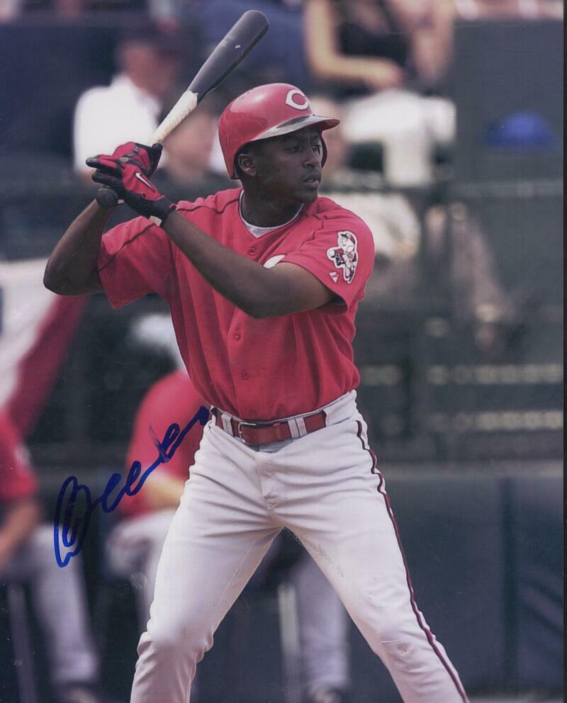 WILTON GUERRERO CINCINNATI REDS SIGNED AUTOGRAPHED 8X10 PHOTO W/ COA