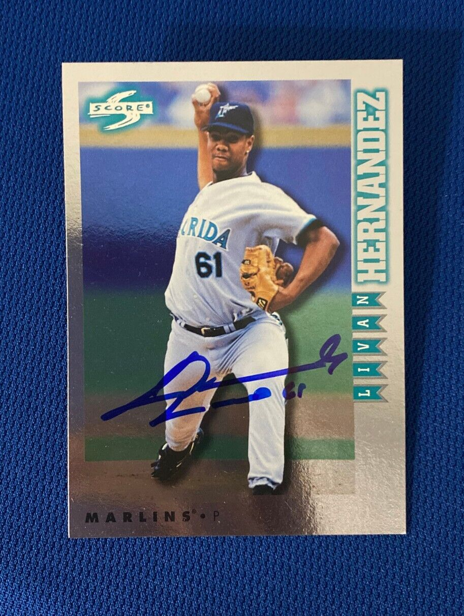 1998 SCORE FOIL LIVAN HERNANDEZ FLORIDA MARLINS AUTO SIGNED CARD #110 W/COA *