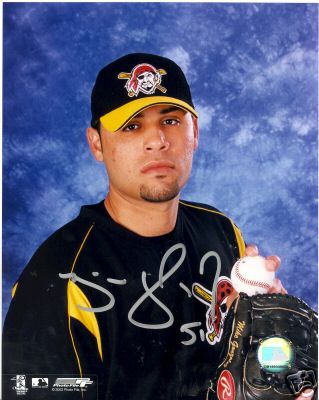 MIKE GONZALEZ PITTSBURGH PIRATES SIGNED 8X10 PHOTO COA