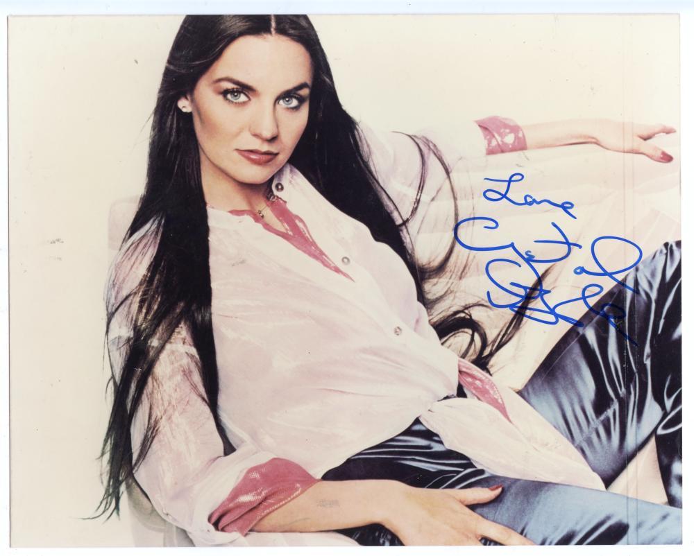 CRYSTAL GAYLE FAMOUS SINGER SIGNED AUTOGRAPHED 8X10  PHOTO W/ COA
