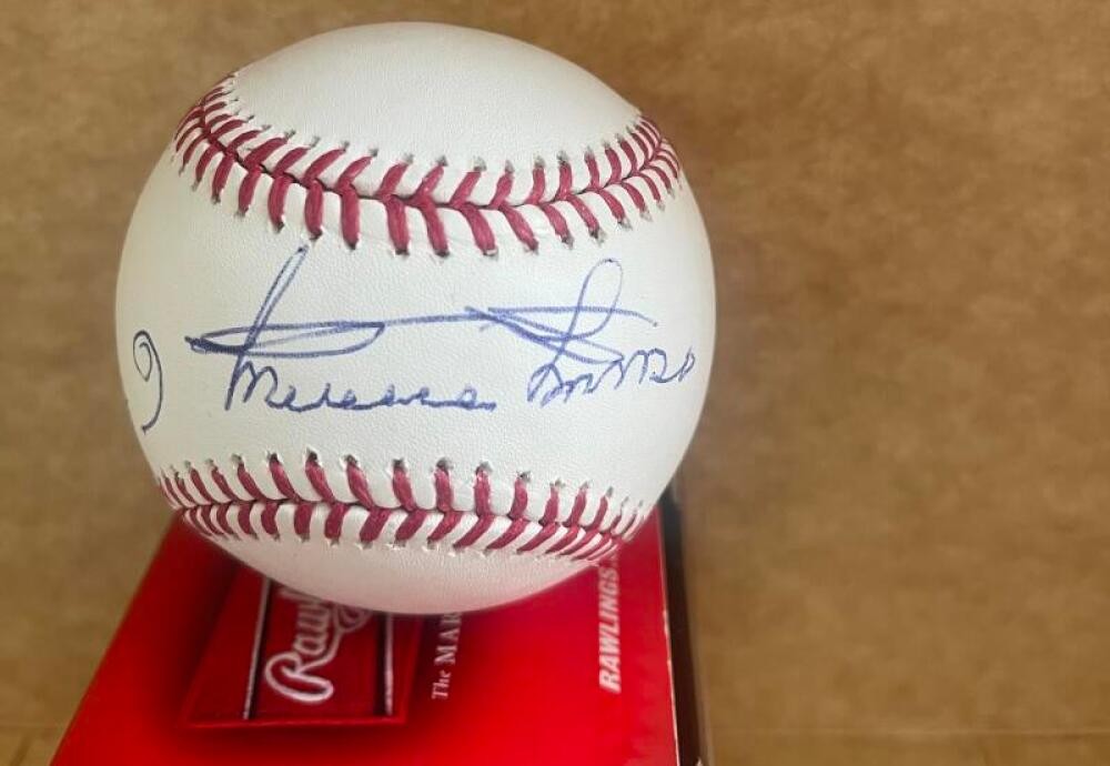 MINNIE MINOSO WHITE SOX SIGNED AUTO M.L. BASEBALL BECKETT 