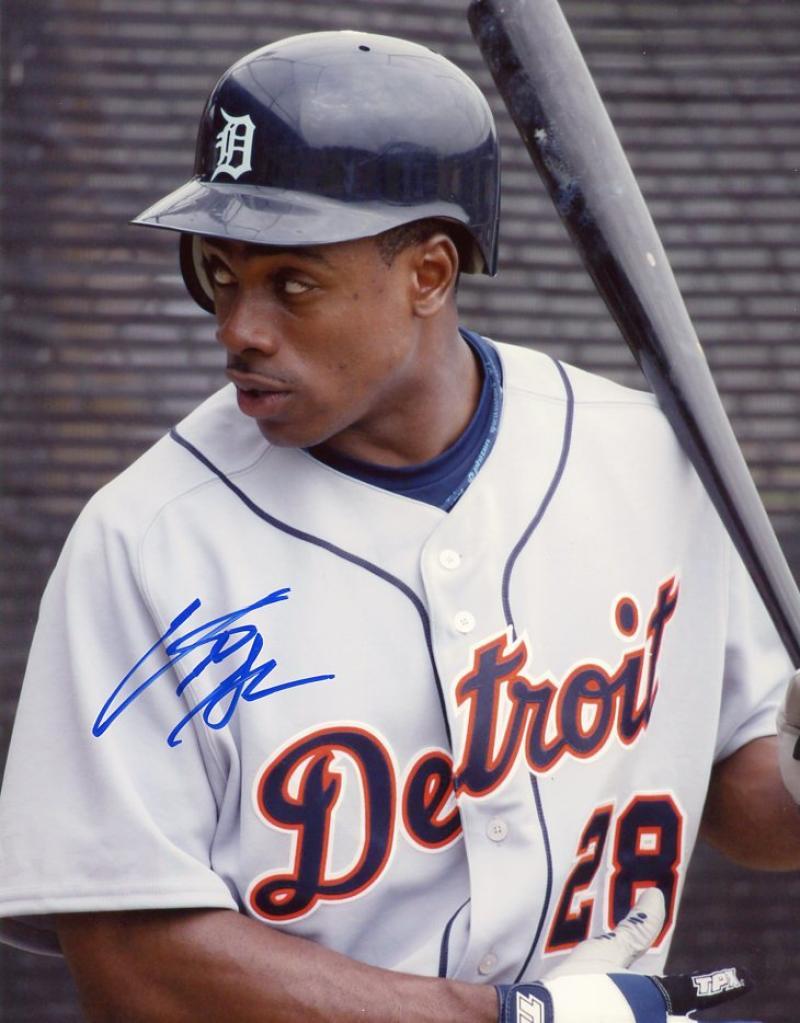 CURTIS GRANDERSON DETROIT TIGERS POSED SIGNED 8X10 PHOTO W/COA