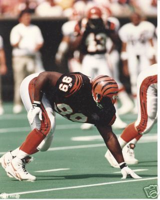 DAN WILKINSON CINCINNATI BENGALS UNSIGNED 8X10 PHOTO