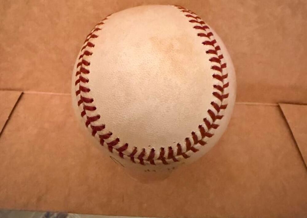 DON MATTINGLY NEW YORK YANKEES SIGNED VINTAGE A.L. BASEBALL BECKETT AUTH