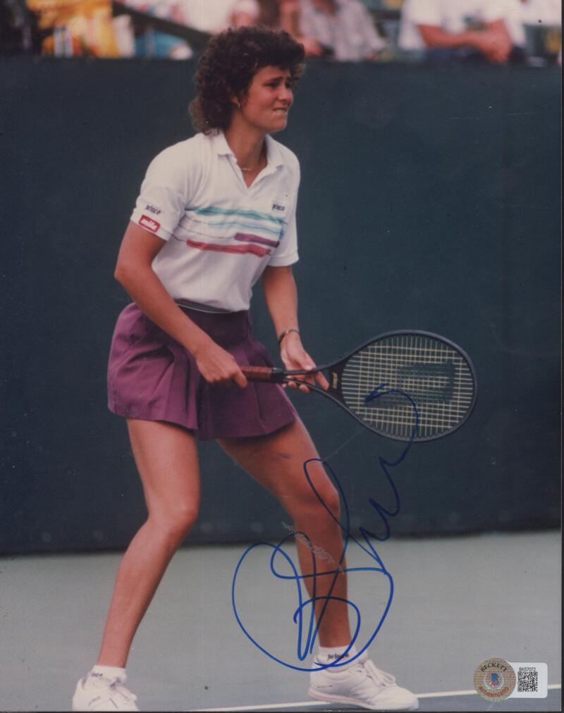 PAM SHRIVER TENNIS GREAT SIGNED AUTOGRAPHED 8X10 PHOTO BECKETT BK57072
