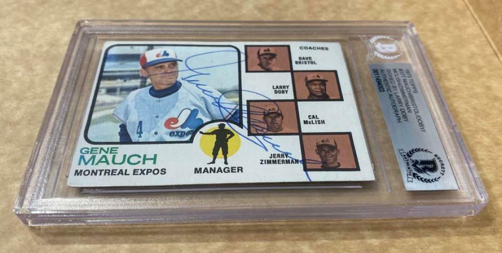 1973 TOPPS GENE MAUCH EXPOS DECEASED SIGNED CARD BECKETT AUTHENTIC AUTOGRAPHED