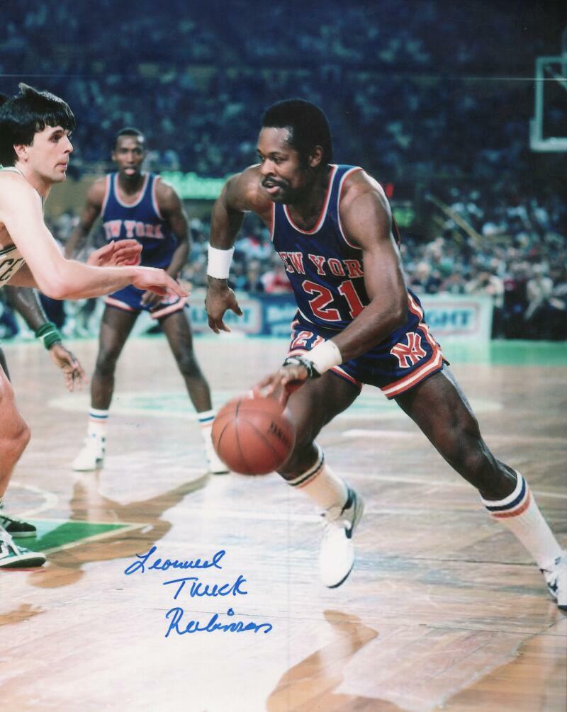 LEONARD TRUCK ROBINSON NEW YORK KNICKS SIGNED 8X10 PHOTO W/ COA