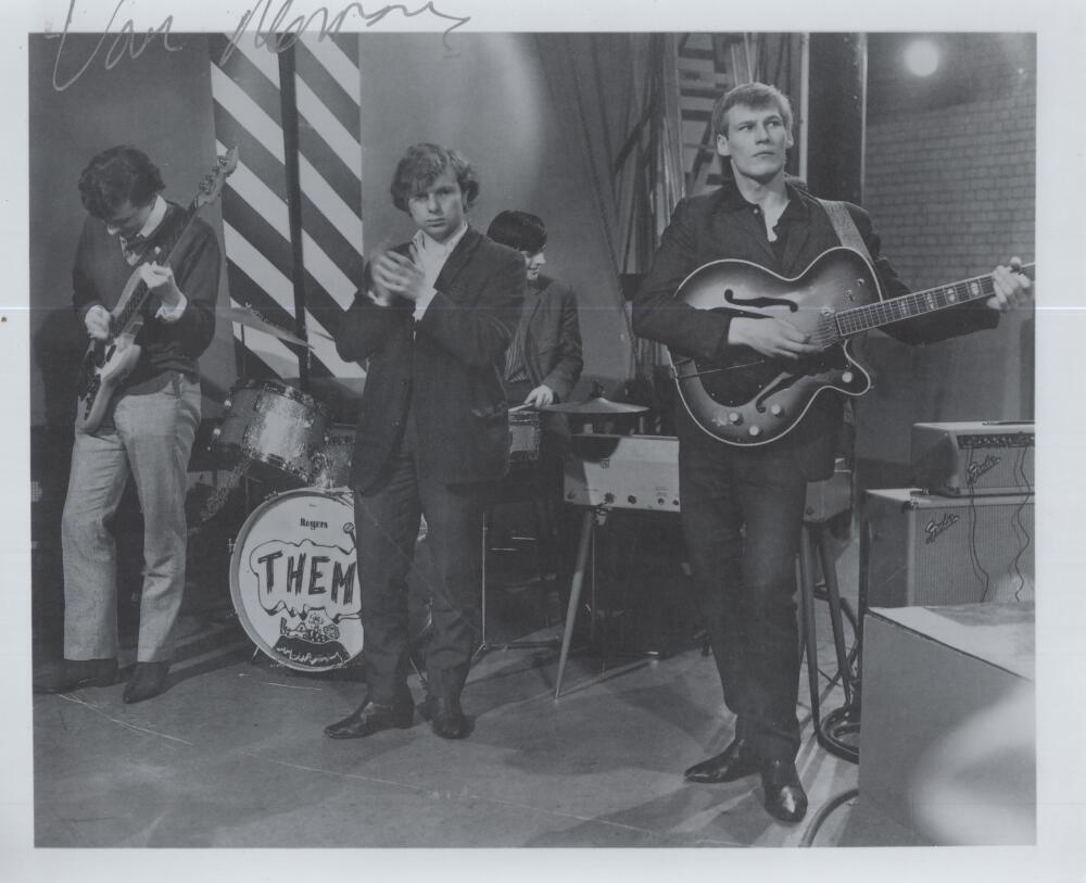 VAN MORRISON FAMOUS SINGER SIGNED AUTOGRAPHED 8X10 PHOTO W/ COA