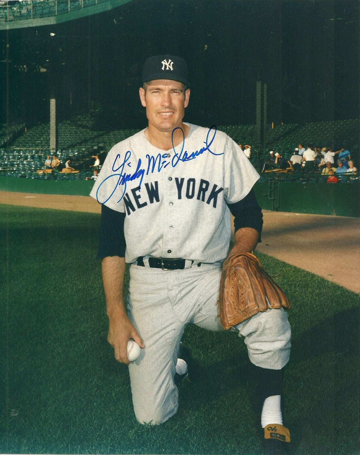LINDY MCDANIEL NEW YORK YANKEES SIGNED AUTOGRAPHED 8x10 PHOTO W/COA KNEELING