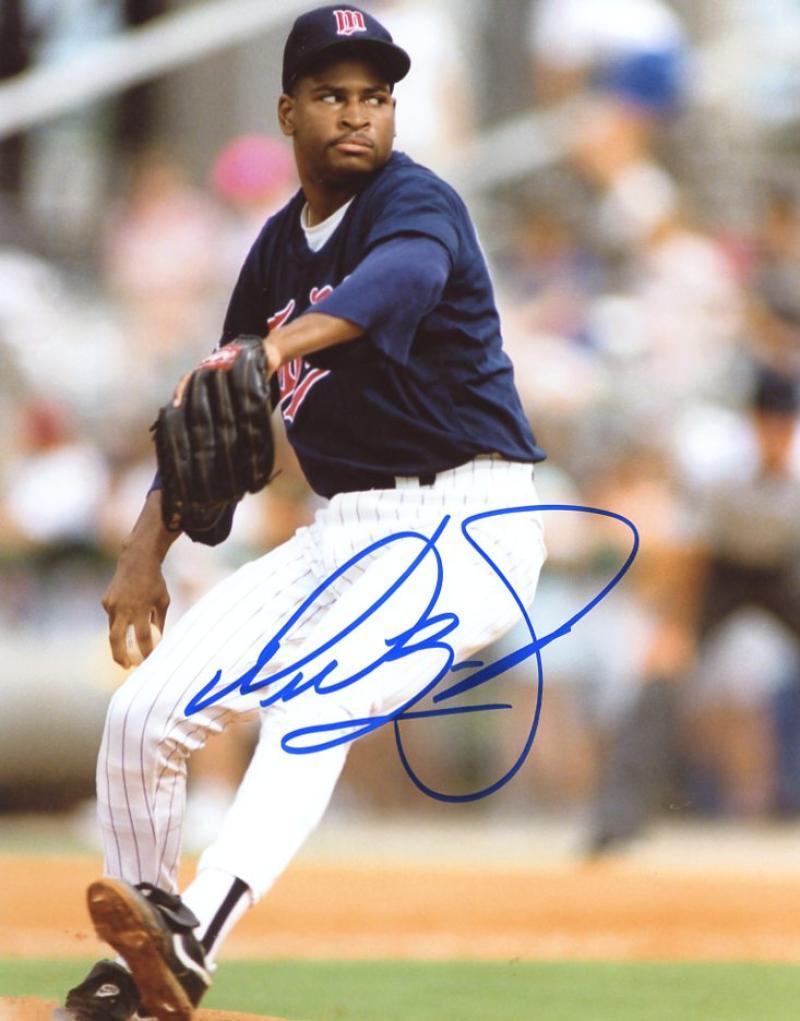WILLIE BANKS MINNESOTA TWINS SIGNED AUTOGRAPHED 8X10 W/COA 