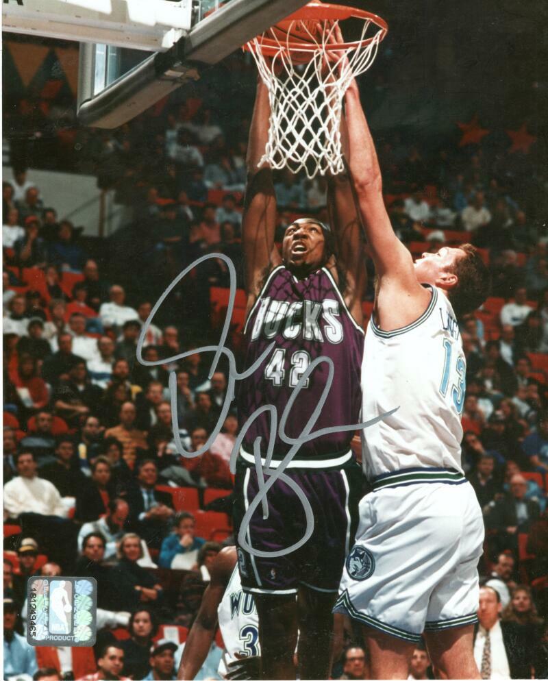 VIN BAKER MILWAUKEE BUCKS SIGNED AUTOGRAPHED 8X10 PHOTO W/ COA