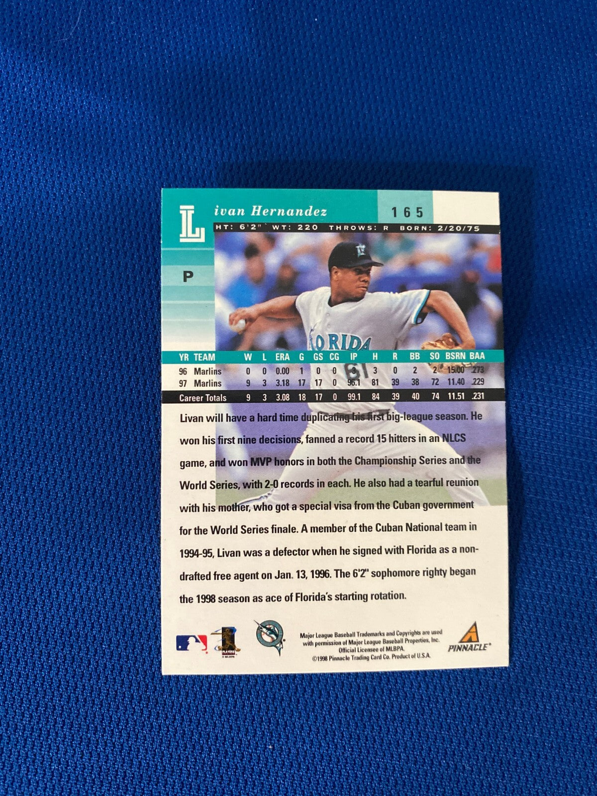 1998 PINNACLE LIVAN HERNANDEZ FLORIDA MARLINS AUTOGRAPHED SIGNED CARD #165 W/COA