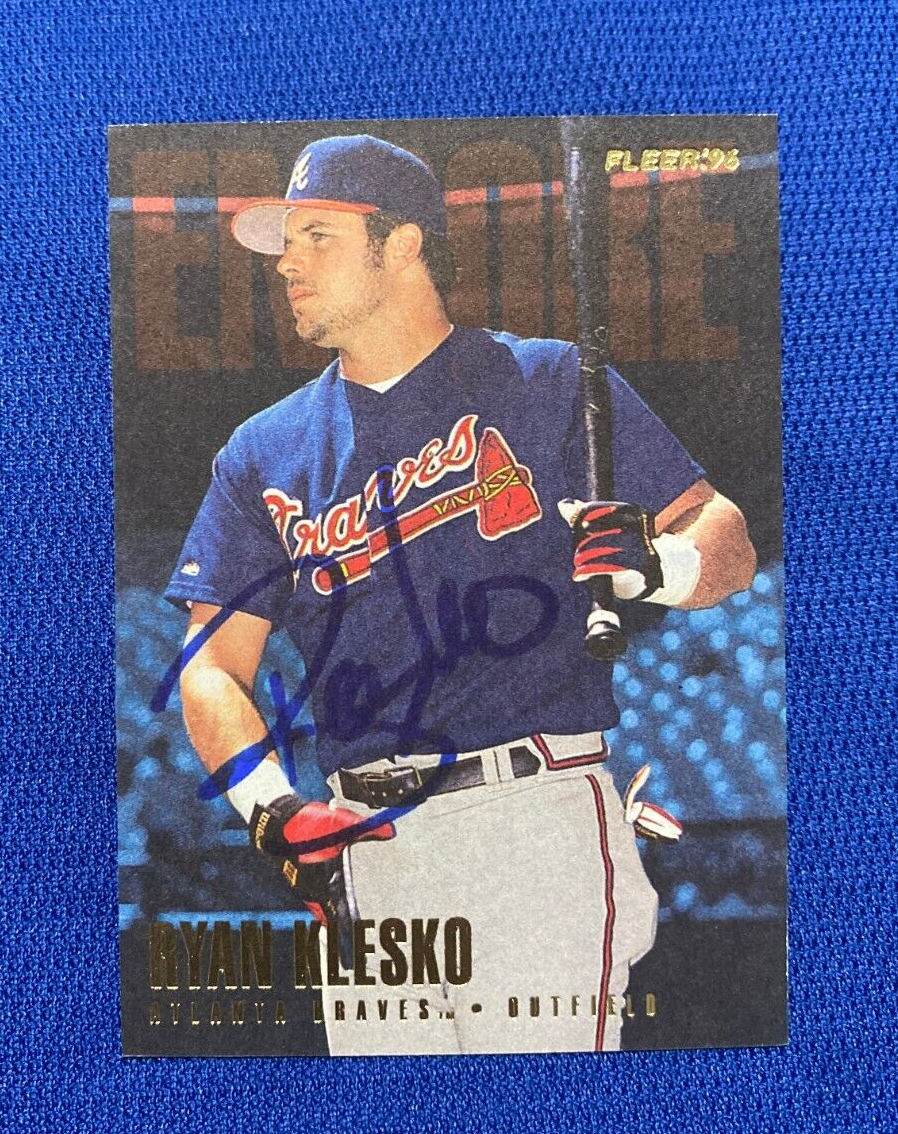 1996 FLEER RYAN KLESKO ATLANTA BRAVES SIGNED AUTOGRAPHED #U229 CARD W/COA