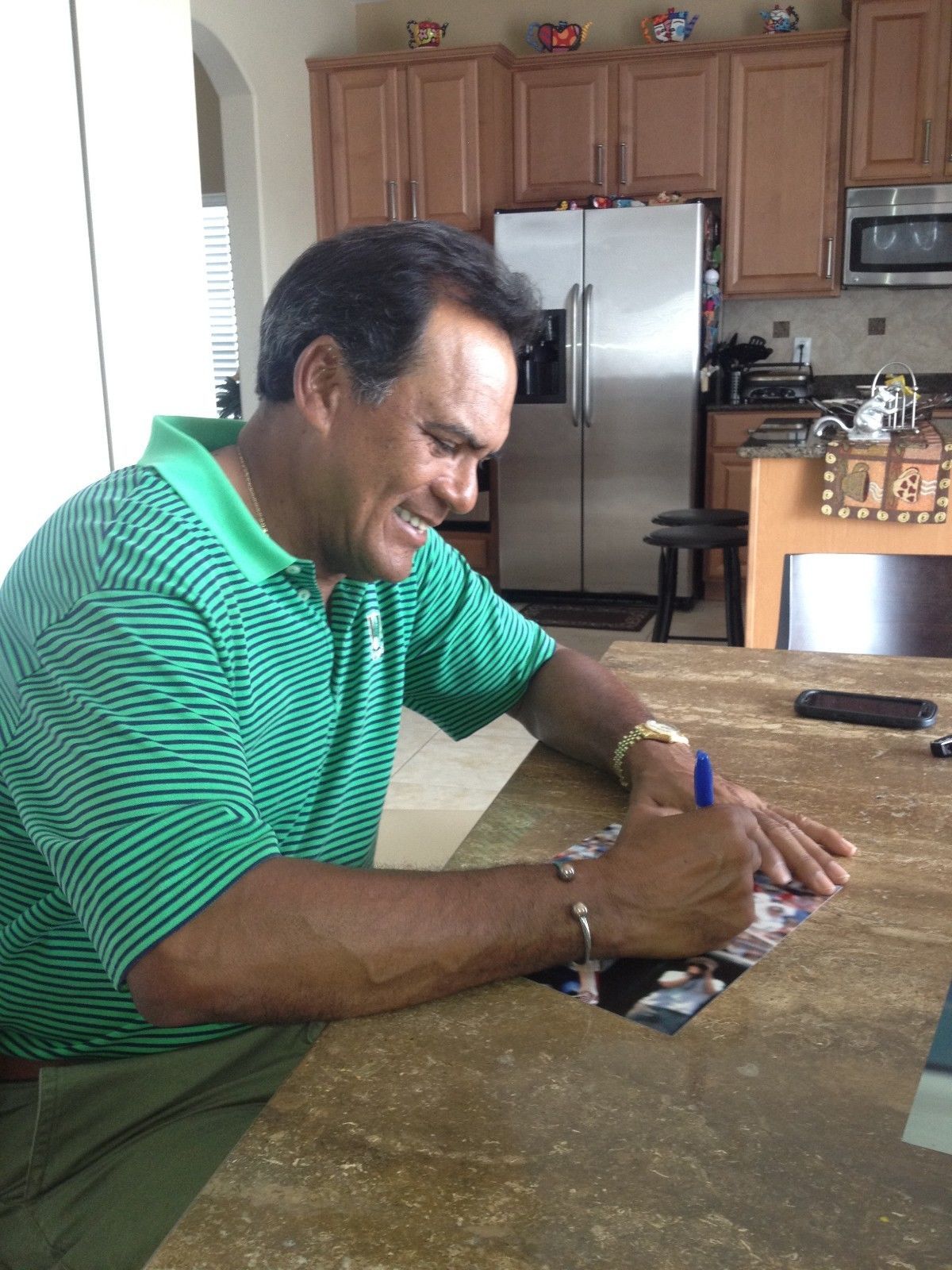 MANNY  TRILLO  PHILADELPHIA  PHILLIES 1980 WORLD CHAMPS   AT BAT SIGNED    8X10 