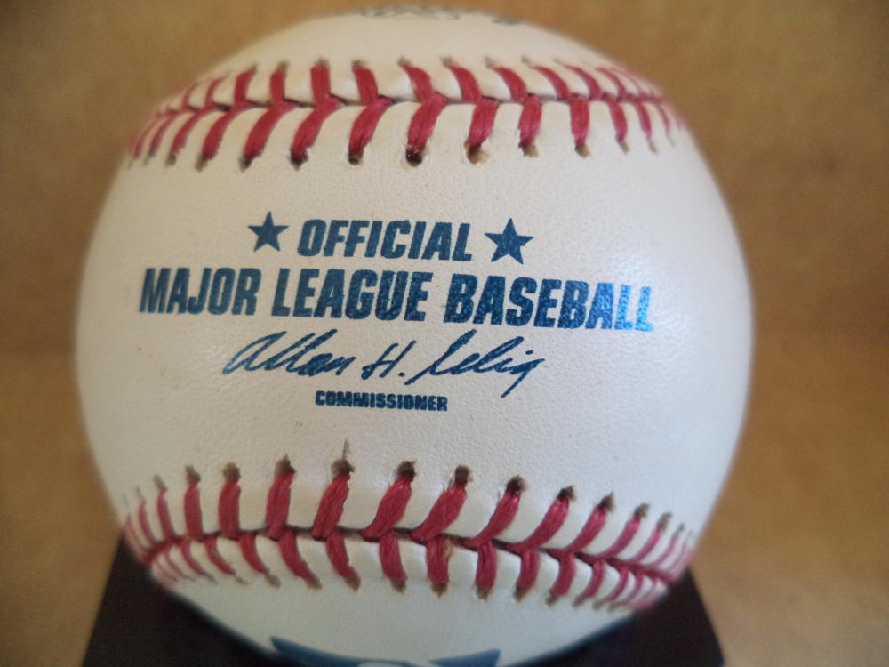LUIS MENDOZA RANGERS/ROYALS/MEXICO SIGNED AUTOGRAPHED M.L. BASEBALL W/COA