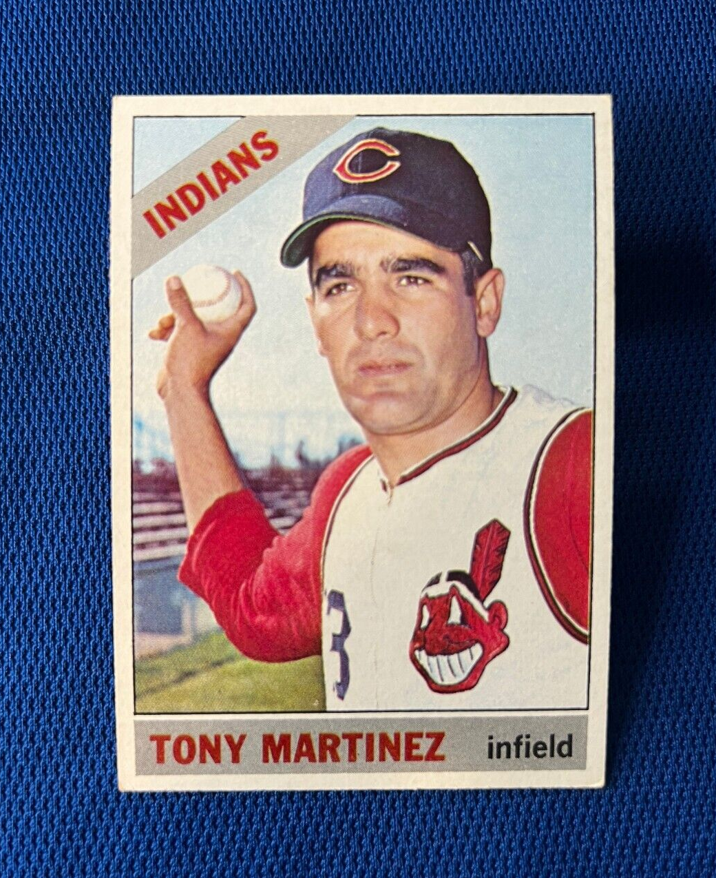 VINTAGE 1966 TOPPS TONY MARTINEZ CLEVELAND INDIANS CARD #581 HIGH NUMBER