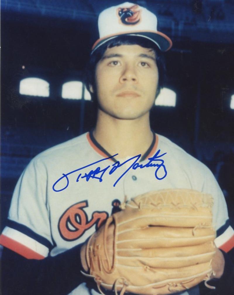 TIPPY MARTINEZ BALTIMORE ORIOLES SIGNED AUTOGRAPHED 8X10 PHOTO W/COA
